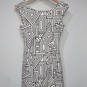 White & Black Geometric Bodycon Mini Dress with Faux Zipper: Size S